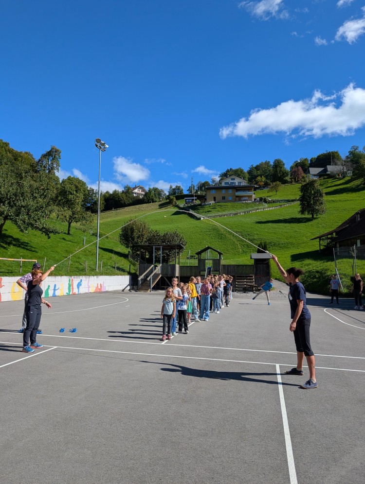 Spiel%20mit%20dem%20ganzen%20Schulhaus